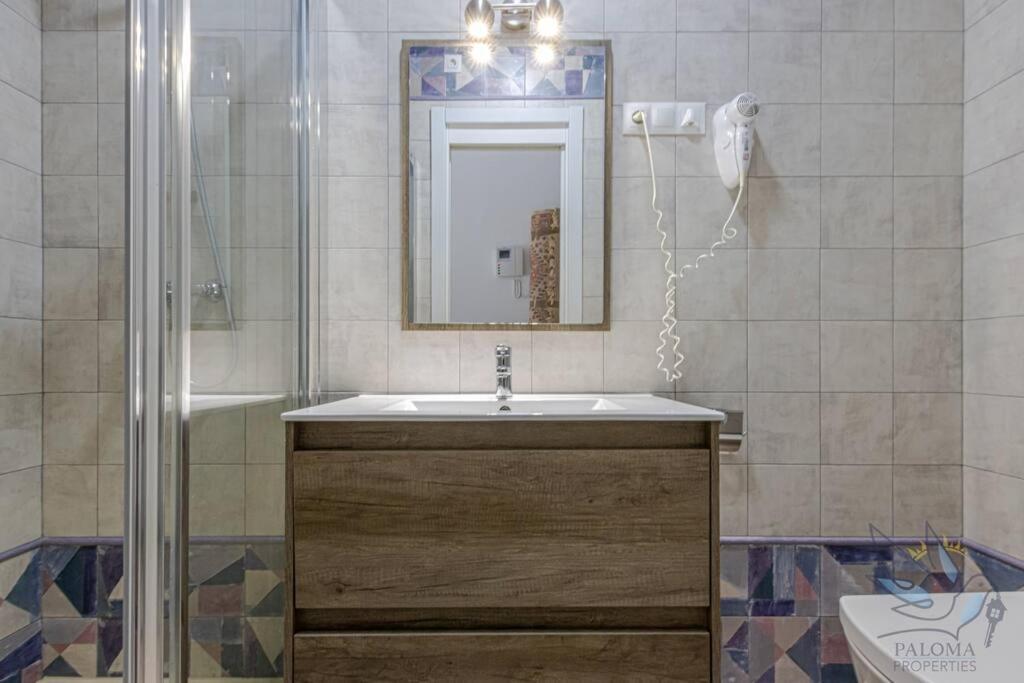 Benalroma Spacious 50 Mt From The Appartement *