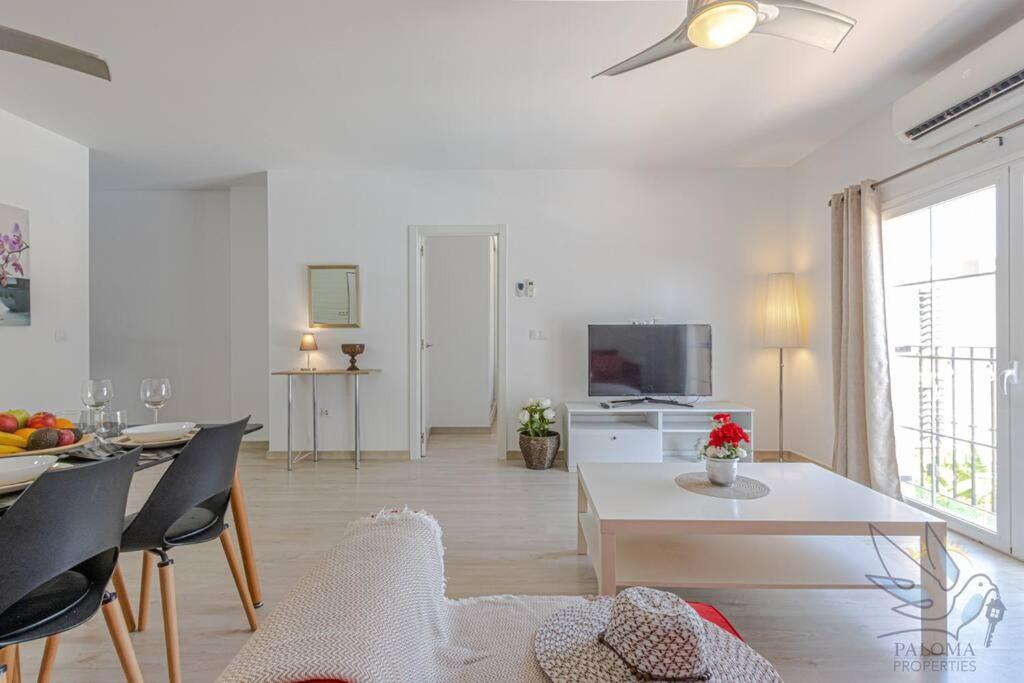 Benalroma Spacious 50 Mt From The Appartement